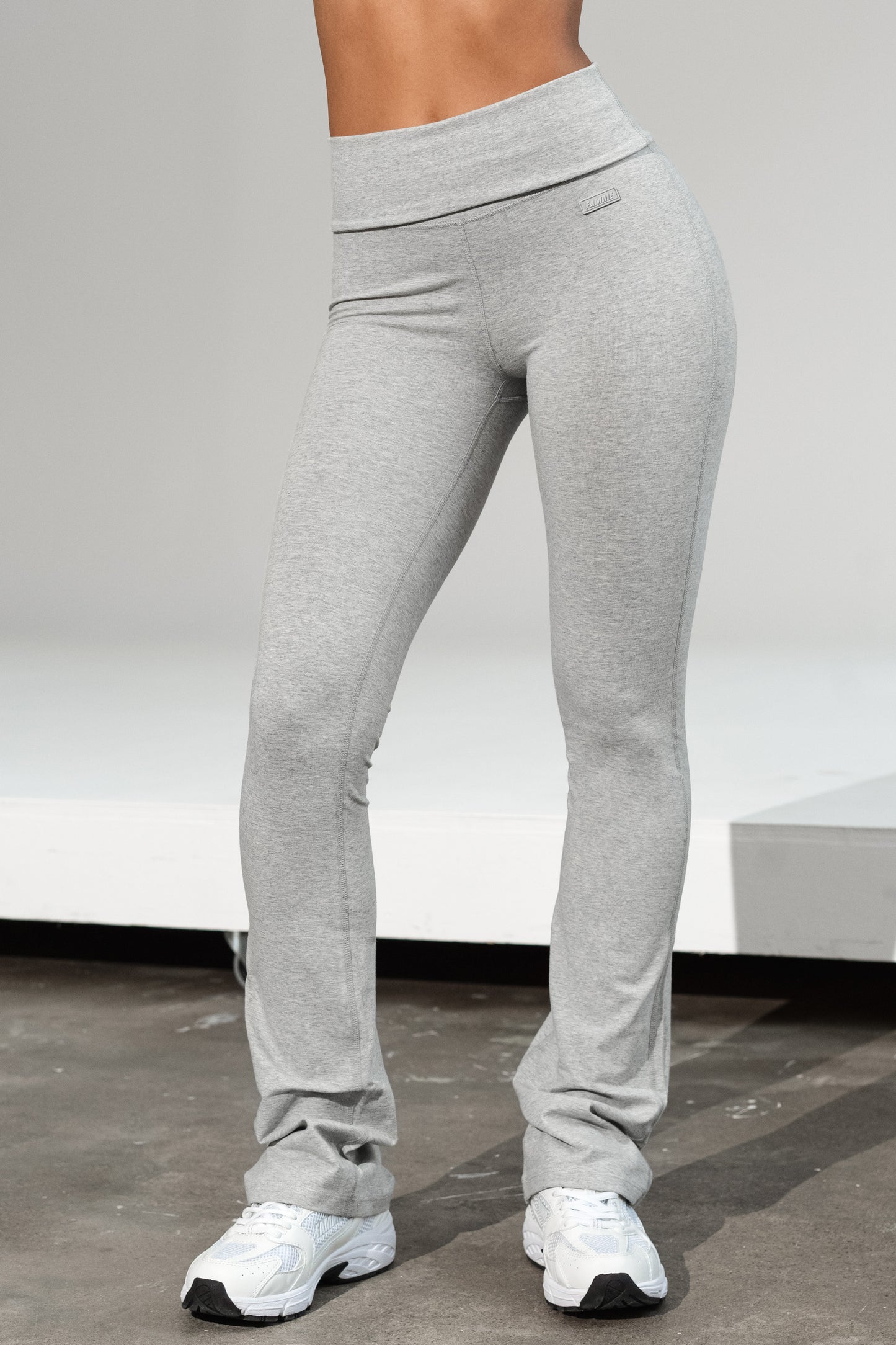 Flared Pants - Light Grey - for kvinde - FAMME - Bukser